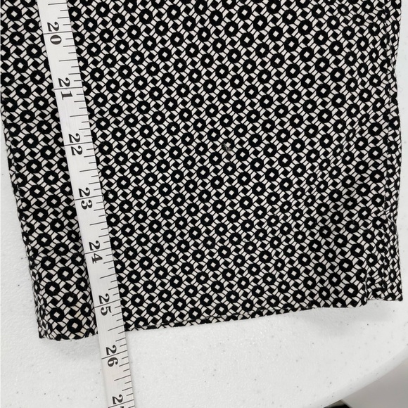 Ellen Tracy Geometric Black White Print Pockets Cropped Ankle Zip Button Pants - Picture 12 of 12